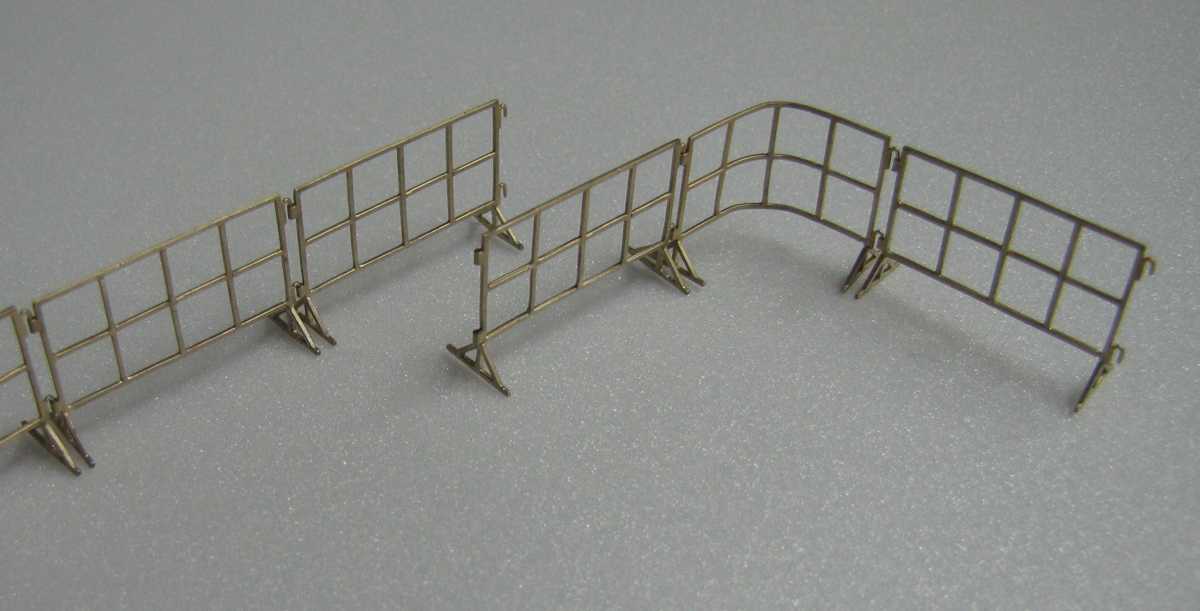 Miniworld 1/72 museum or airfield fencing, type 1 (9 pcs)