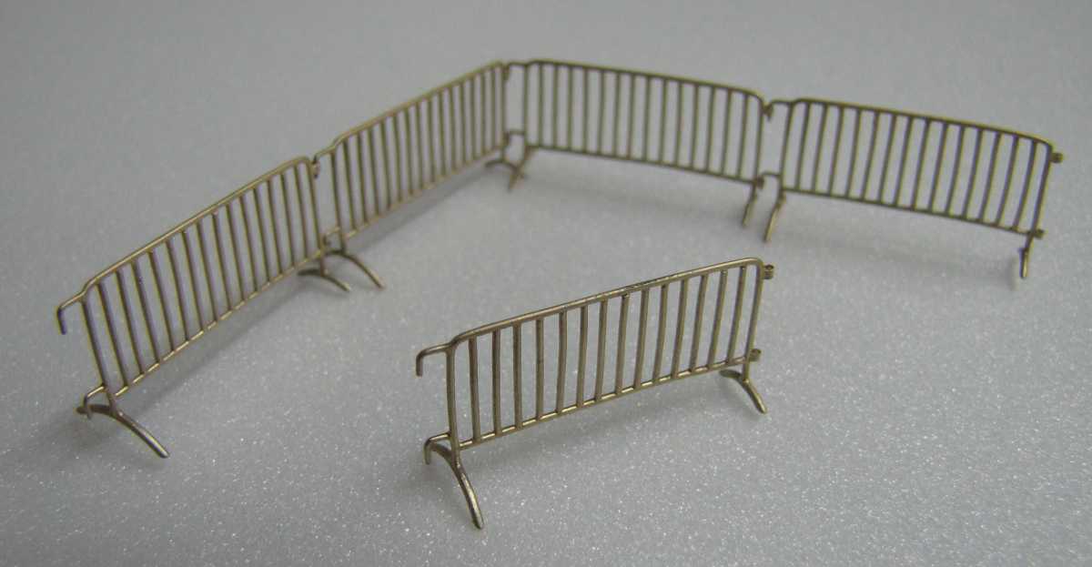 Miniworld 1/72 museum or airfield fencing, type 2 (3 pcs)
